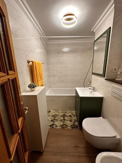 Apartament cu 3 camere decomandat în Central
