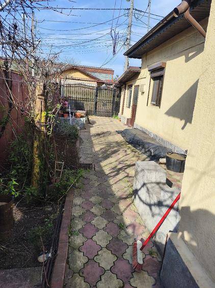 Casă cu 2 camere cu Teren 200 Mp în Central