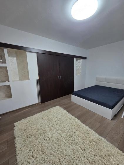 Proprietar inchiriez garsoniera zona Liberty Mall sector 5 - 1