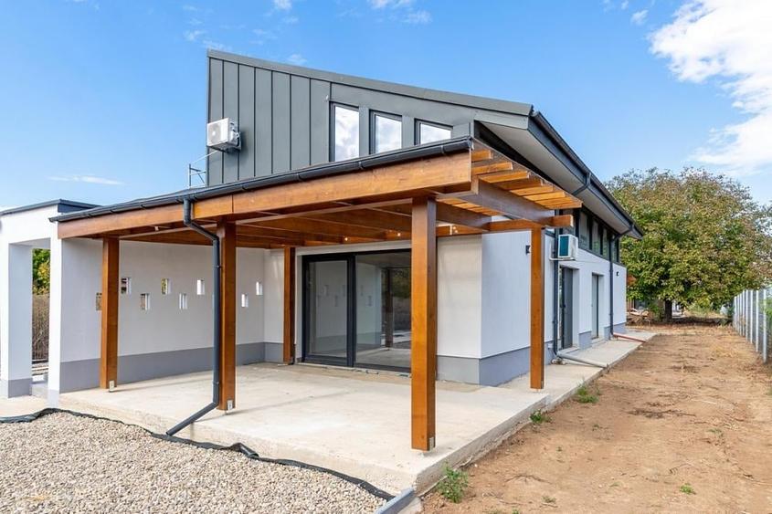 Vila unica, 147mp, teren 833mp, 4 camere, la lac - 1