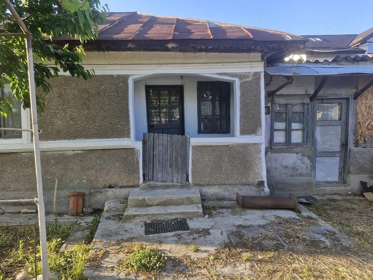 Casă cu 4 camere cu Teren 1900 Mp în Bolovani