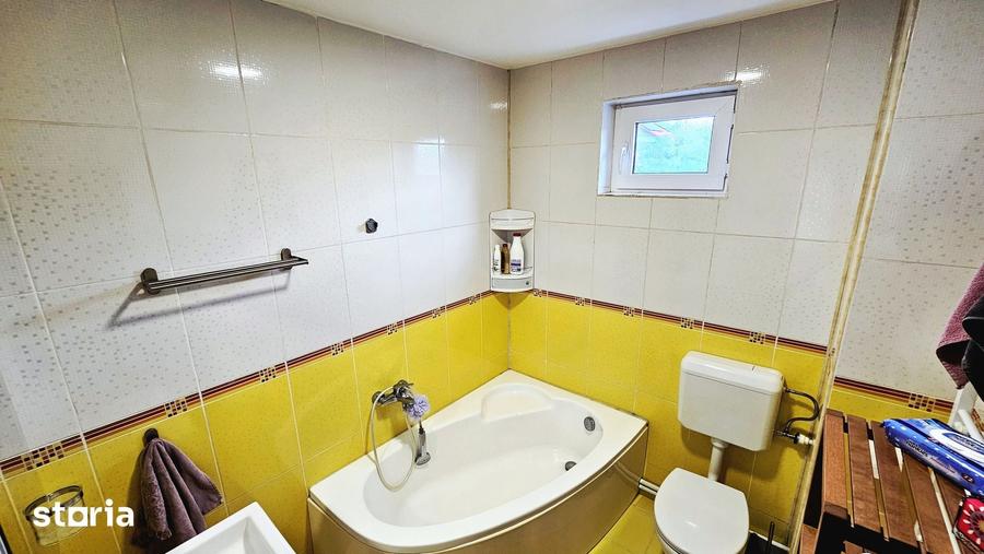 Casă cu 5 camere cu Teren 100 Mp în Central