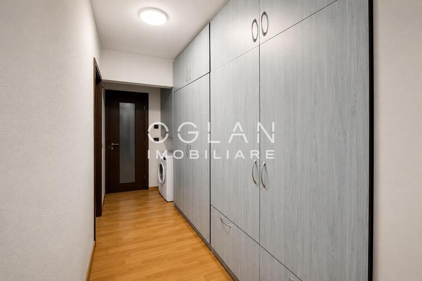 Apartament cu 3 camere semidecomandat, mobilat în Mihai Viteazul
