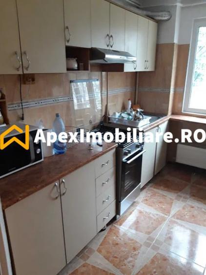 Apartament cu 3 camere decomandat în Berceni
