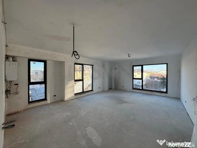 Apartament cu 3 camere decomandat în Aviației