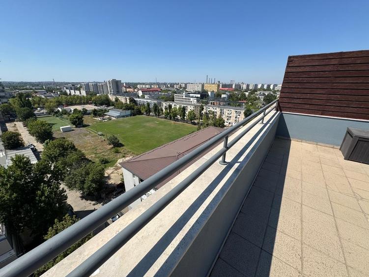 Apartament cu 3 camere semidecomandat în Titan