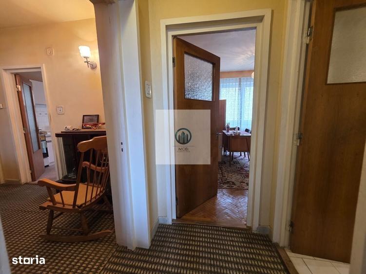 Apartament cu 4 camere decomandat în Deve