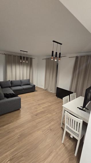 Apartament cu 3 camere decomandat în Runcu