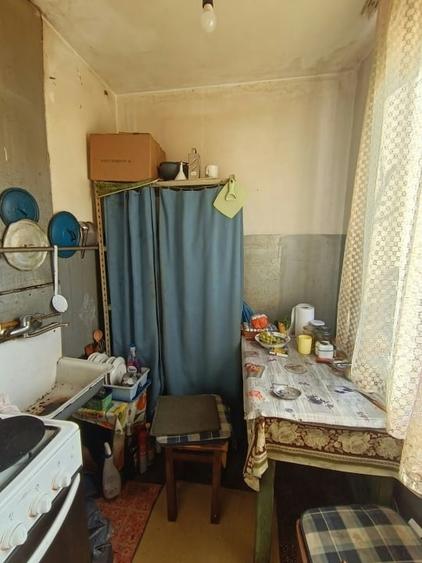 Apartament cu 3 camere semidecomandat, mobilat în Săsar