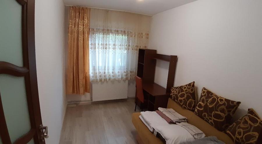 Apartament cu 4 camere decomandat în Central