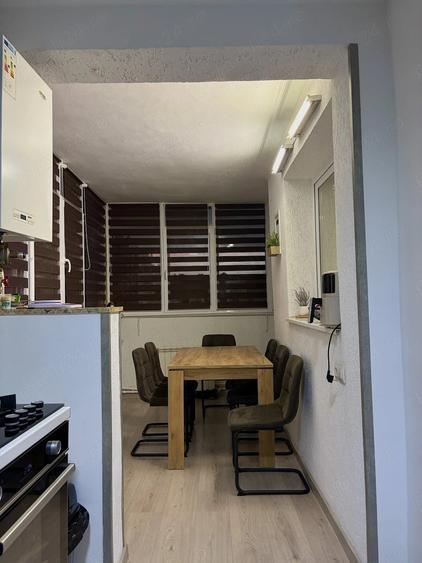 Apartament cu 4 camere decomandat în Central