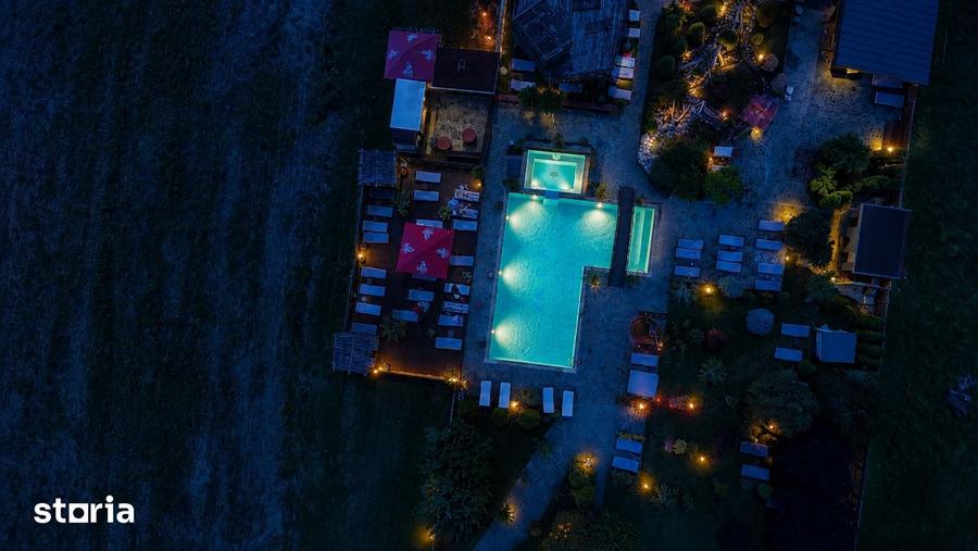 Casă cu 7 camere cu Teren 10000 Mp în Central