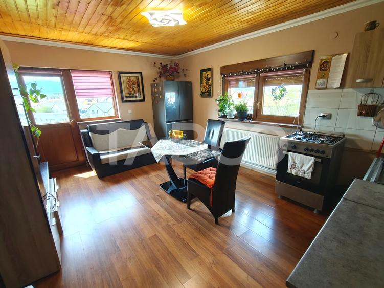 Apartament cu 2 camere semidecomandat, mobilat în Șelimbăr — fotografia 2