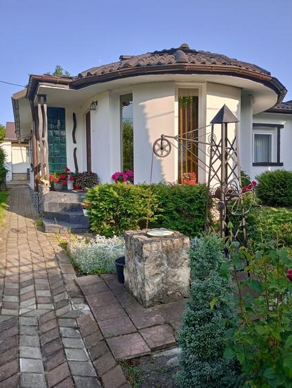 Casă cu 4 camere cu Teren 1400 Mp în Central