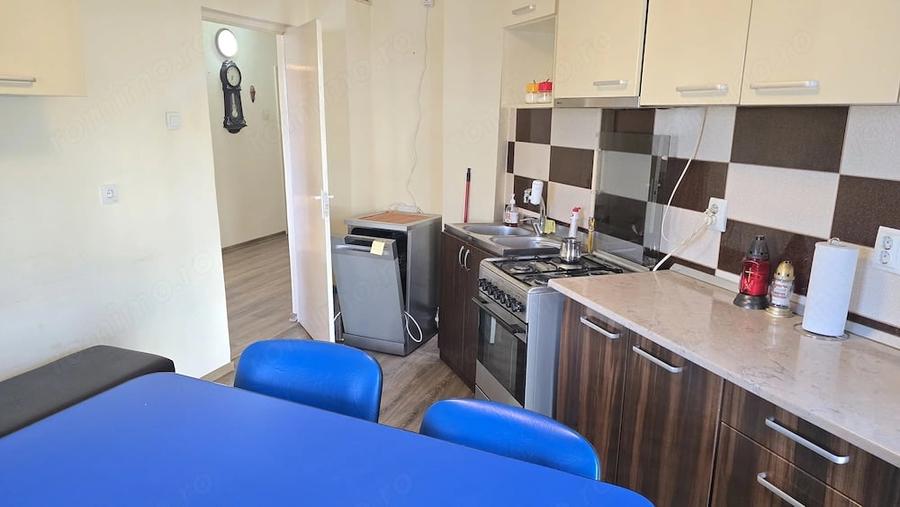 Apartament cu 4 camere semidecomandat în Decebal