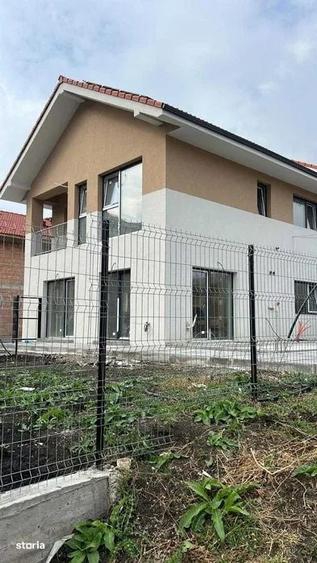 Casă cu 4 camere în Central