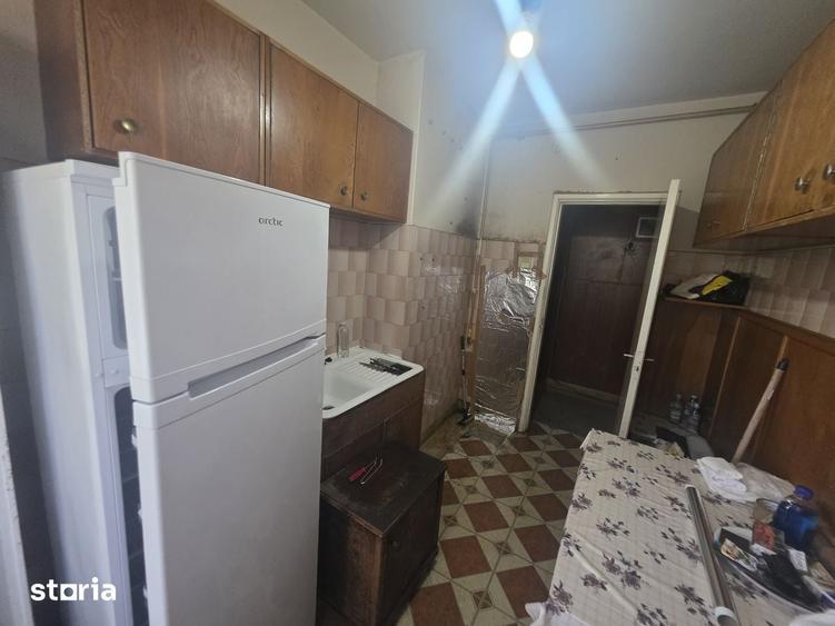Se vinde apartament 2 camere zona Afi Mall decomandat, de renovat - 9