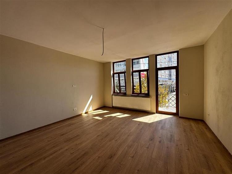 Apartament cu 3 camere decomandat, mobilat în Central