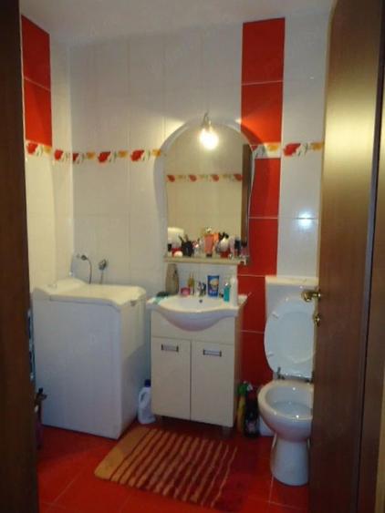 Apartament cu 3 camere decomandat în Florești