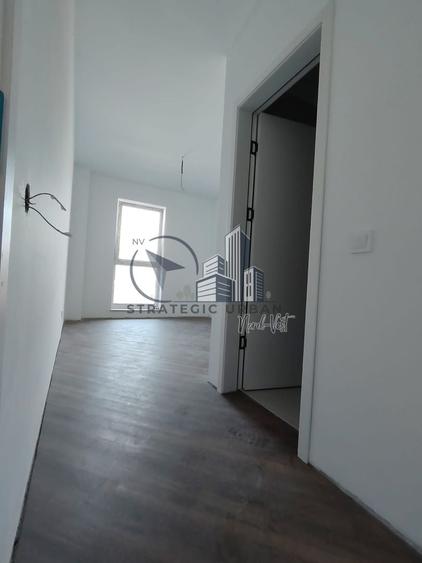 Apartament cu 3 camere semidecomandat în Florești