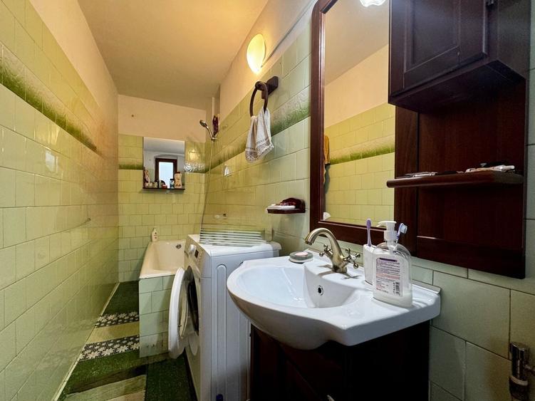 Apartament cu 2 camere decomandat, mobilat în Central