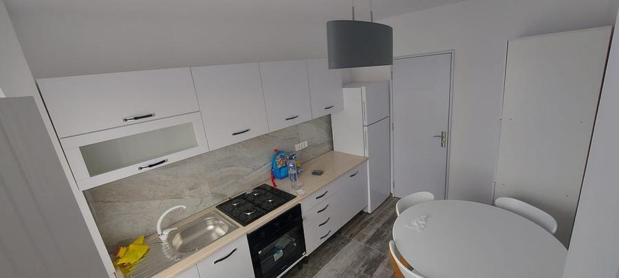 Apartament cu 3 camere decomandat în Exterior Vest