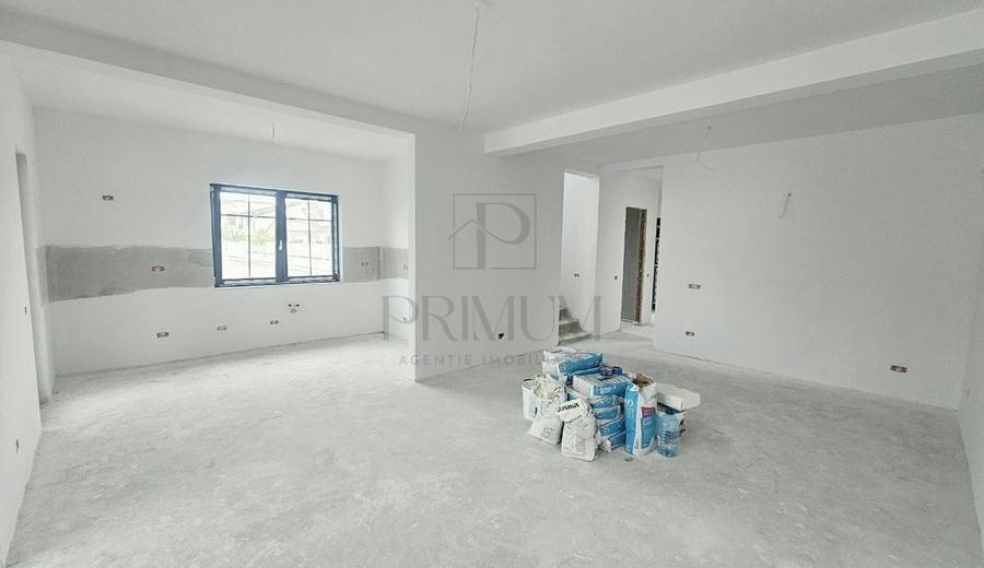 Duplex cu 5 camere cu Canalizare în Ciarda Roșie