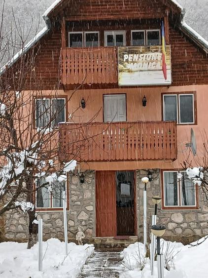 Casă cu 4 camere în Cârăști