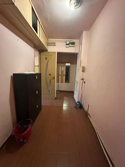 Apartament cu 4 camere semidecomandat, mobilat în Dacia
