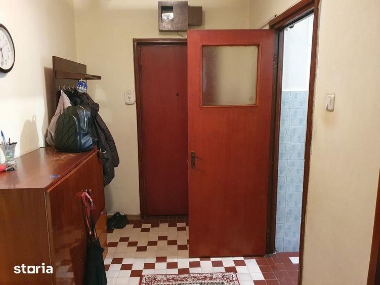 Apartament cu 4 camere decomandat în Drumul Taberei