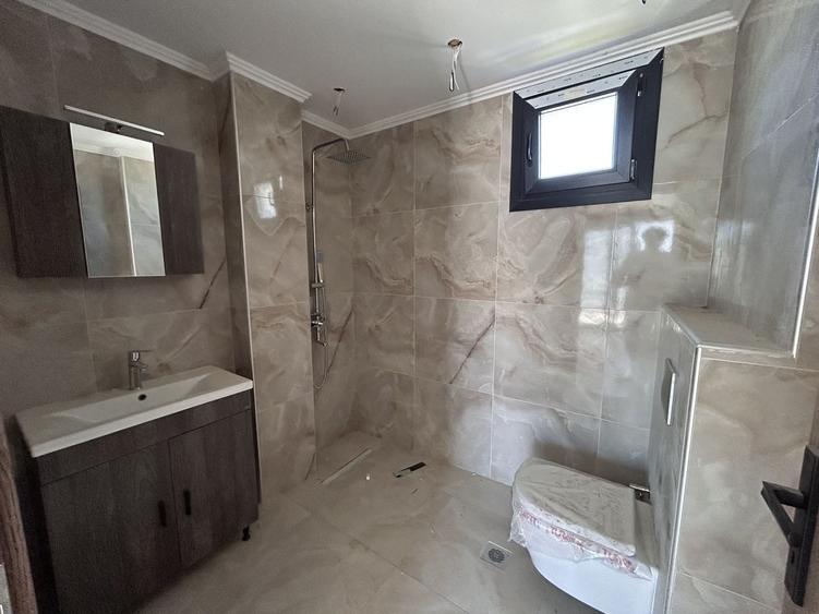 Casă individuală cu 3 camere cu Piscina în Central