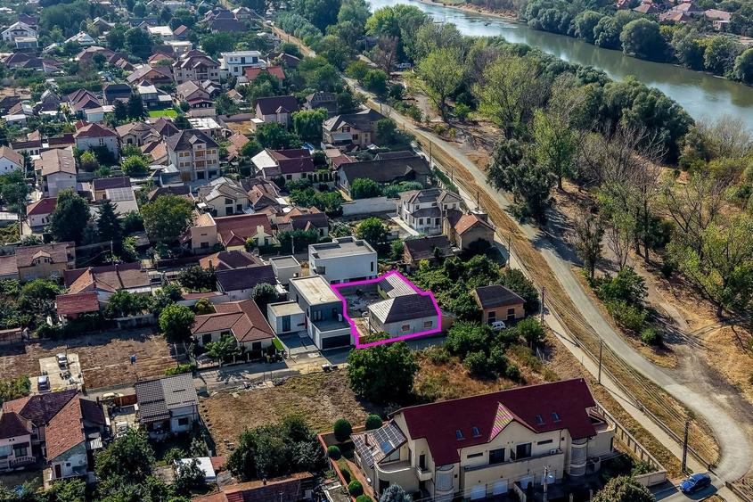 Casă individuală cu 4 camere cu Canalizare în Aradul Nou
