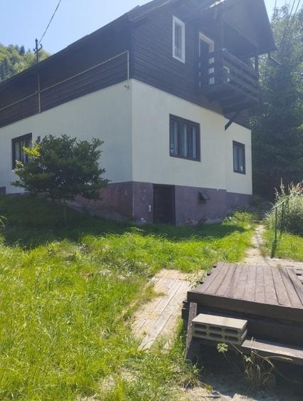 Casă cu 11 camere cu Teren 1500 Mp în Cheia