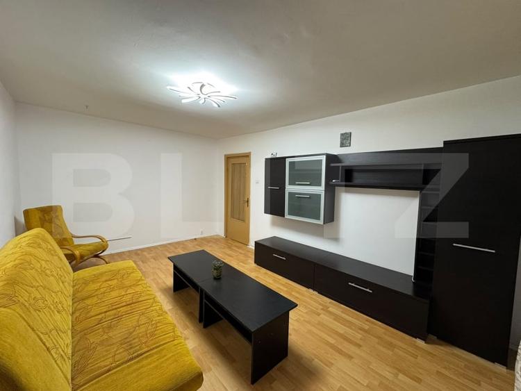 Apartament cu 3 camere decomandat, mobilat în Torontalului