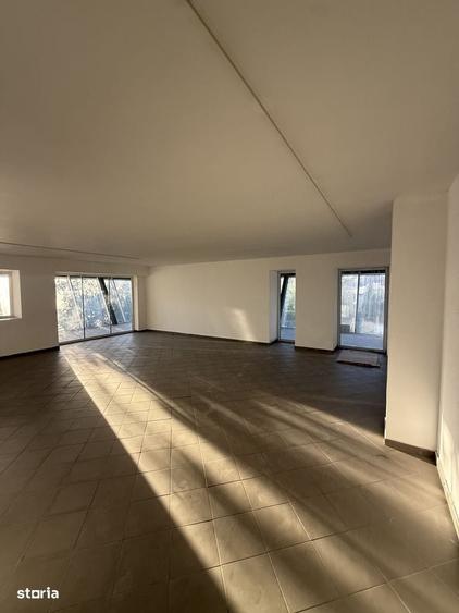 Spațiu comercial, de 83 mp, în 1 Mai