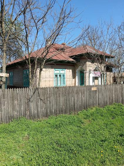 Casă cu 4 camere cu Teren 2988 Mp în Central