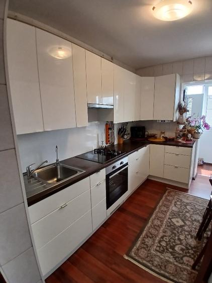 Apartament cu 4 camere decomandat, mobilat în Apărătorii Patriei