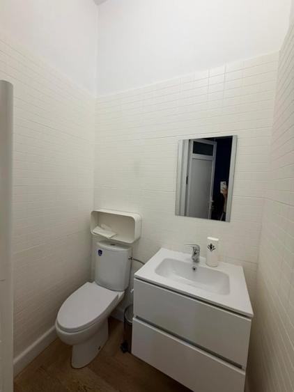 Apartament cu 5 camere semidecomandat în Peninsula