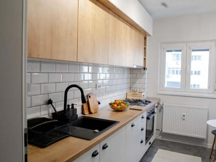 Apartament cu 2 camere decomandat, mobilat în P-ța Victoriei