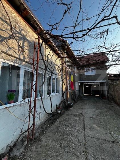 Casă individuală cu 5 camere cu Canalizare în Livezile