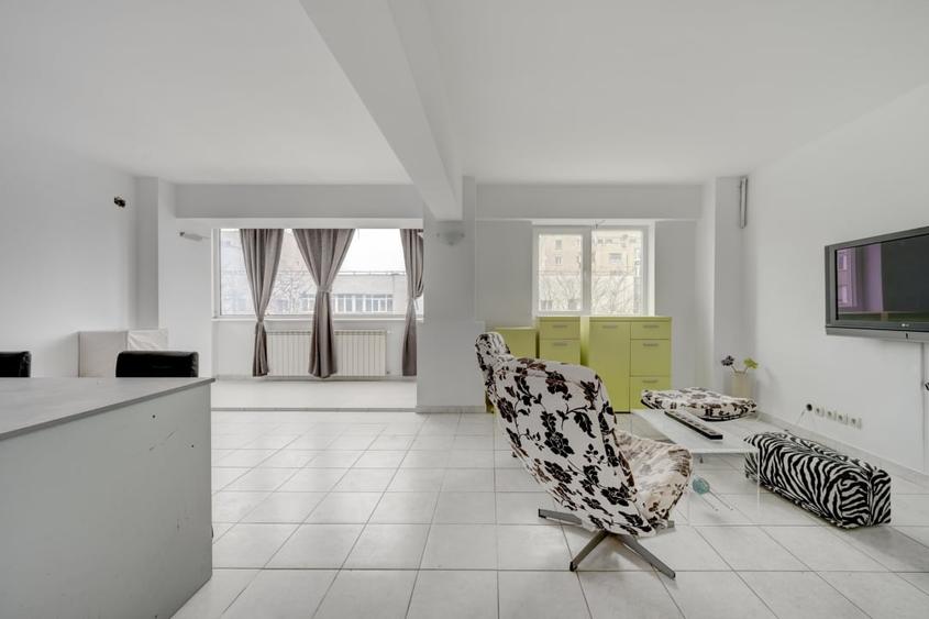 Apartament cu 2 camere semidecomandat, mobilat în Calea Călărașilor