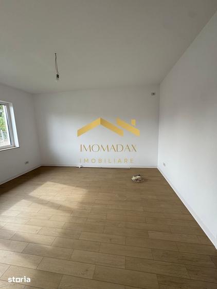 Casă cu 4 camere cu Teren 400 Mp în Sânmihaiu Român