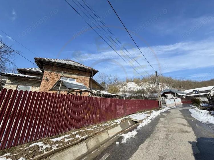 Casă cu Teren 780 Mp în Priboieni