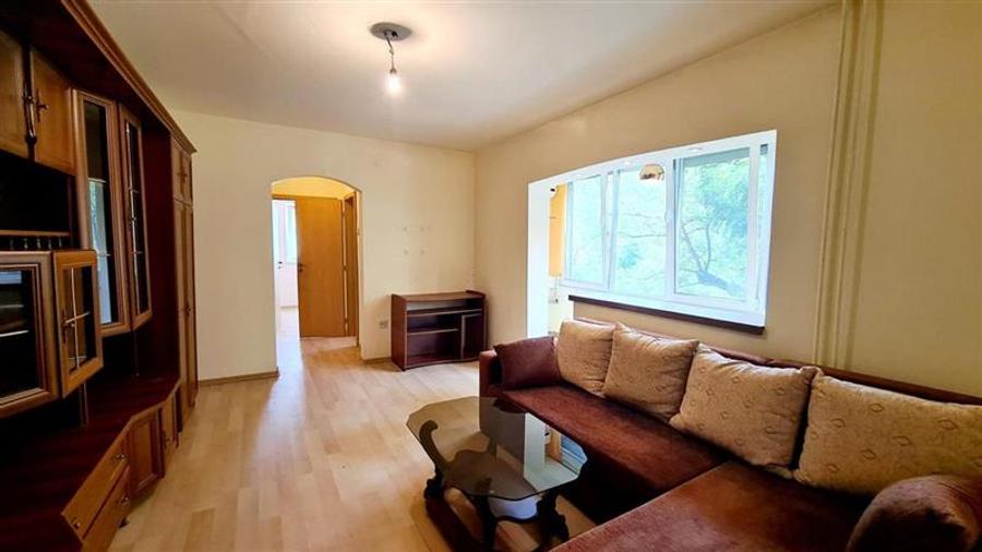 Apartament cu 2 camere semidecomandat, mobilat în Dâmbovița