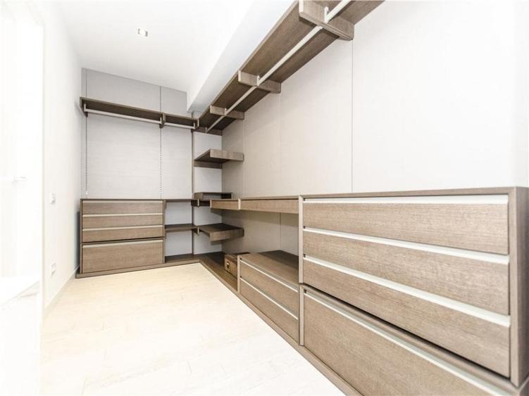 Apartament cu 4 camere semidecomandat în Ultracentral