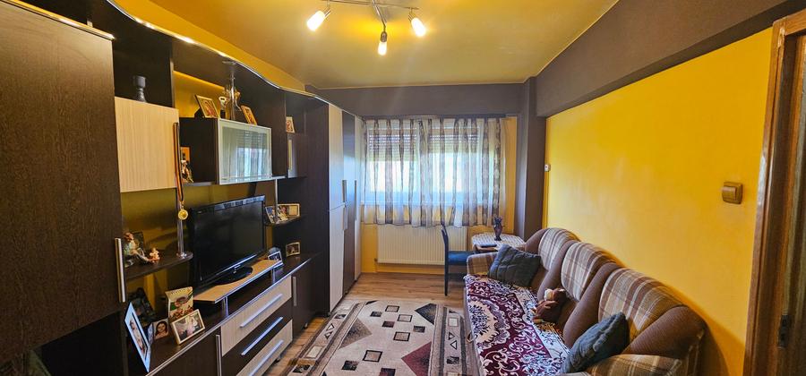 Apartament cu 3 camere decomandat, mobilat în Central