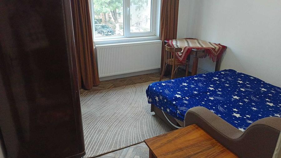 Apartament cu 3 camere decomandat în Central
