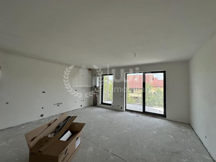 Apartament cu 3 camere semidecomandat în Andrei Mureșanu