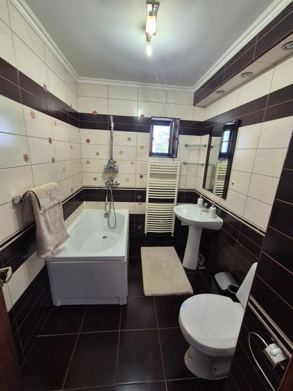 Apartament cu 2 camere decomandat, mobilat în Micro IV