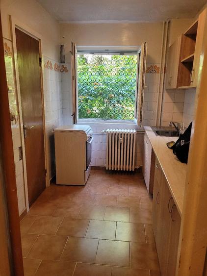 Apartament cu 3 camere semidecomandat în Militari